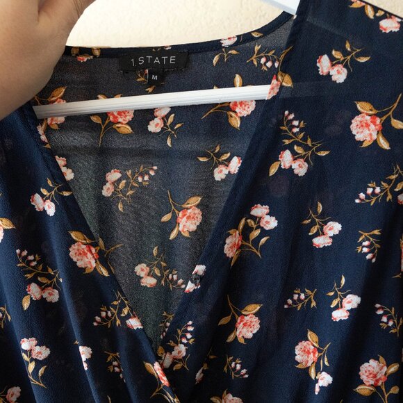 1.STATE Womens Blouse Sz Medium Navy Blue Floral Smocked Faux Wrap Puff Sleeves - Picture 4 of 8